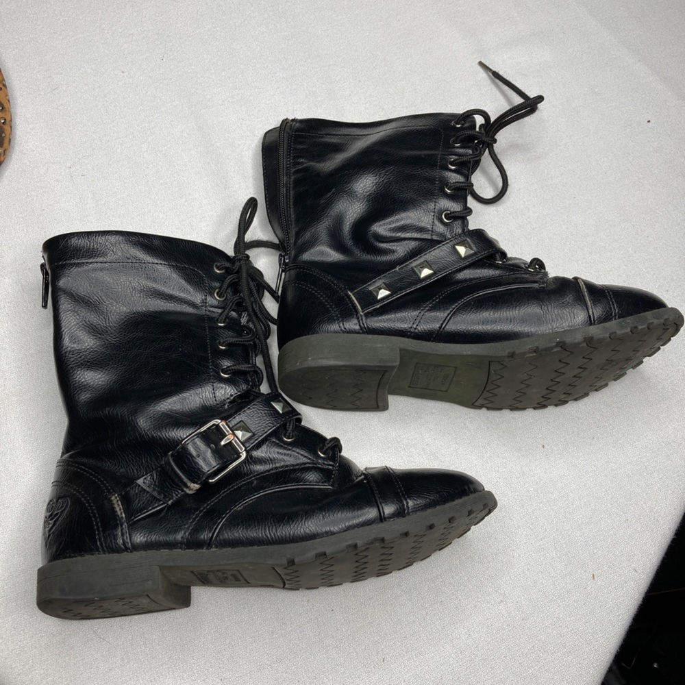 Girls size 1 Disney descendants boots black